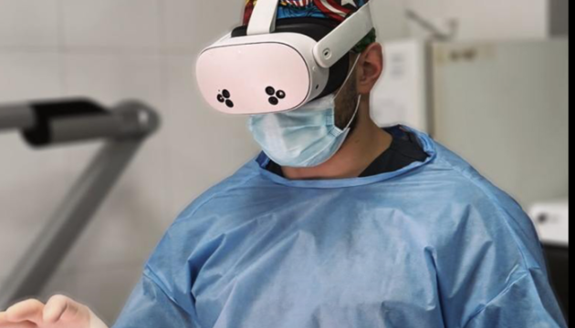 Українські хірурги провели вже понад 200 операцій з AR-окулярами Extra Vision