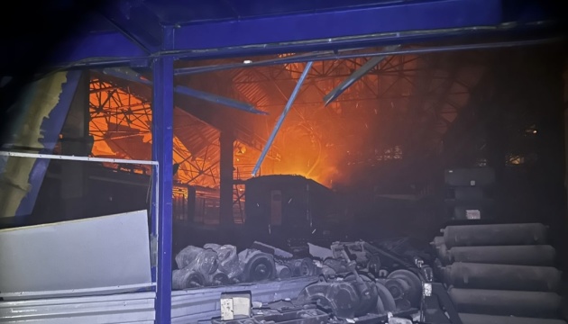 Росіяни вночі вдарили по чотирьох залізничних станціях на Харківщині, є поранений