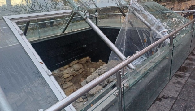 В Одесі вандали розбили музей-піраміду на Приморському бульварі