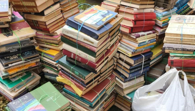 Тернополяни передали понад 1,5 тонни російської літератури на утилізацію