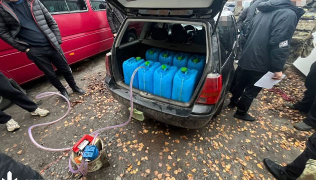 На Полтавщині група військових систематично крала дизпаливо - ДБР
