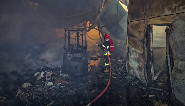 На Львівщині від удару РФ виникли масштабні пожежі