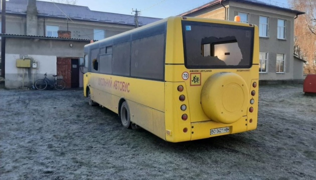 На Тернопільщині уламки ракети пошкодили заклад освіти, автобус та будівлі