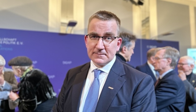 Війна нинішньої інтенсивності може тривати ще орієнтовно пів року - експерт