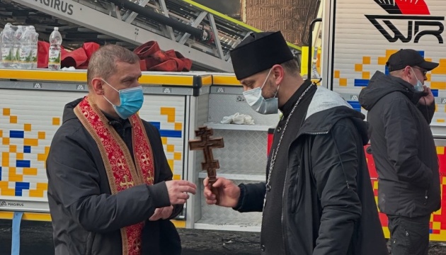 У Тернополі священники прийшли підтримати постраждалих внаслідок російської атаки
