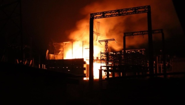 Une attaque de drones ukrainiens déclenche un violent incendie sur la raffinerie de Ryazan