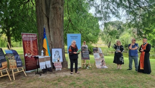 У Сіднеї біля Дерева Голодомору українки вшанували пам’ять жертв геноциду 1932–33 років