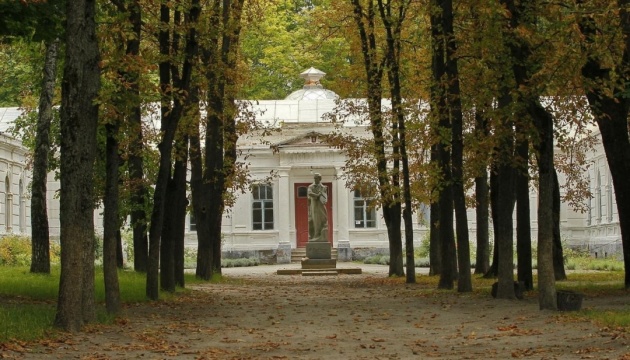 На Чернігівщині через обстріл РФ пошкоджена садиба Лизогубів