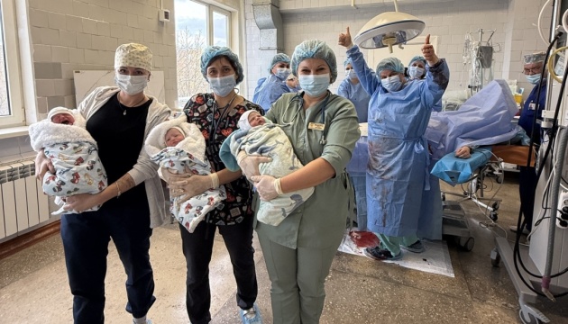 У Миколаєві переселенка з Херсона народила трійню