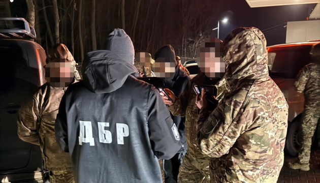 На Сумщині затримали ексначальника ТЦК, який за хабарі допомагав військовим тікати з частин