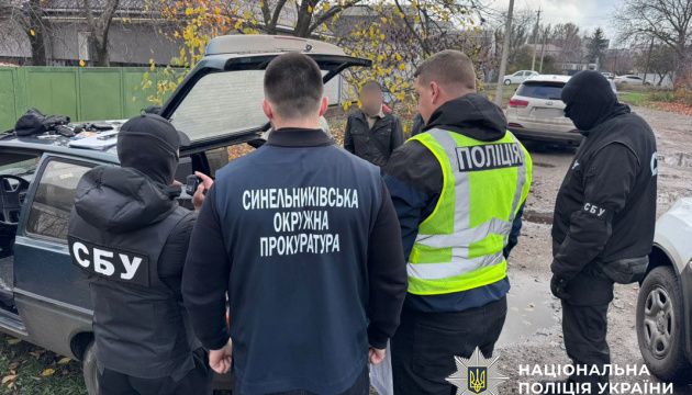 На Дніпропетровщині затримали чоловіка, який за ₴100 тисяч продавав фіктивні документи для відстрочки