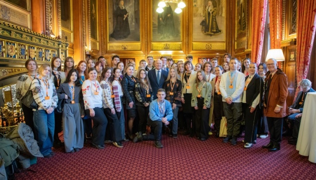 Українські діти зустрілися з прем’єром Стармером і спікером Гойлом у парламенті Британії