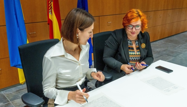 Україна та Іспанія підписали меморандуми для розвитку Мережі єдності українців