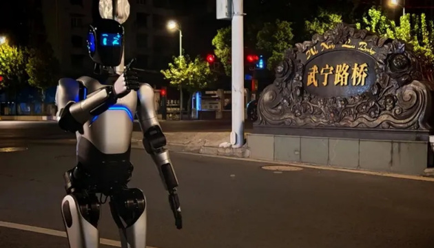 Китайський робот-гуманоїд встановив рекорд Гіннеса, подолавши 106 кілометрів