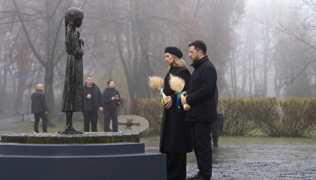 Зеленський із дружиною взяли участь у церемонії вшанування пам’яті жертв Голодоморів