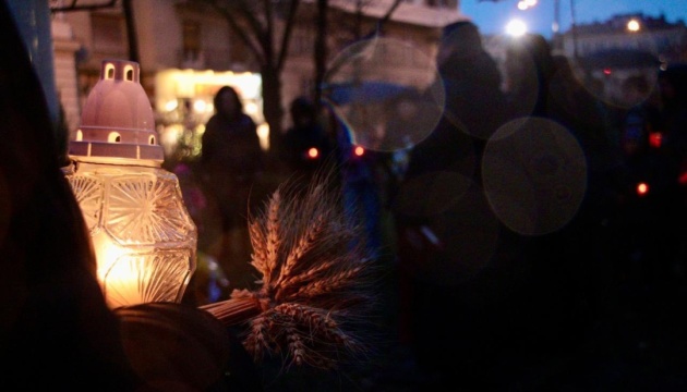 Українська громада в Угорщині вшанувала пам'ять жертв Голодоморів