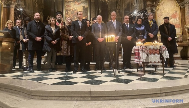 У головному католицькому храмі Австрії вшанували пам'ять жертв Голодомору