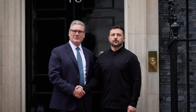 Selenskyj und Starmer besprechen diplomatische Nuancen bei Erreichung des Friedensplans