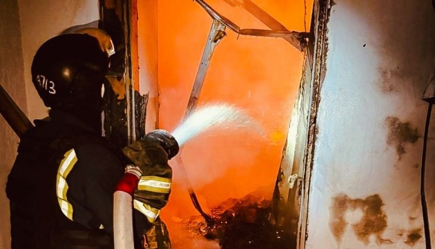 Les forces russes frappent une exploitation agricole dans la région de Kharkiv : une femme blessée et 60 animaux tués