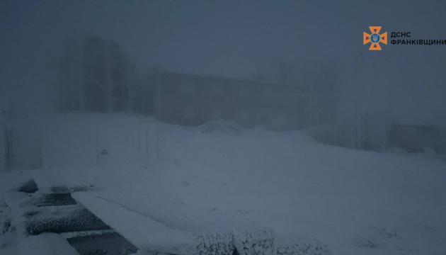 На горі Піп Іван вітряно, температура опустилася до -12⁰