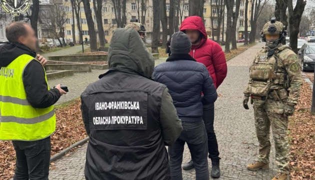 Мільйонні хабарі: на Прикарпатті затримали чиновників Держпраці, які вимагали гроші у підприємців