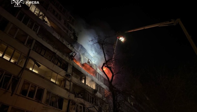 Росіяни атакували Україну 22 ракетами та більш як 460 дронами - Зеленський