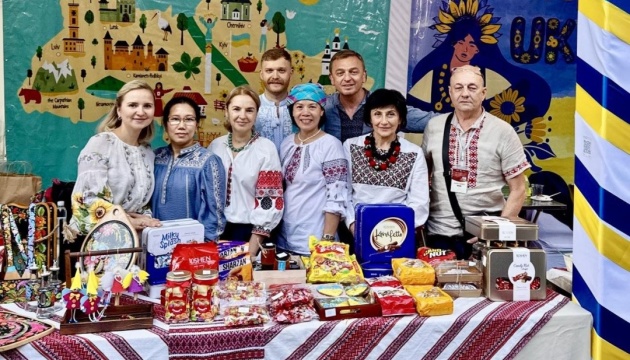 Від борщу до медівника: Україна презентувала свої смаки на Міжнародному фестивалі їжі у В’єтнамі