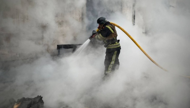 На Чернігівщині через удари російських дронів спалахнули пожежі