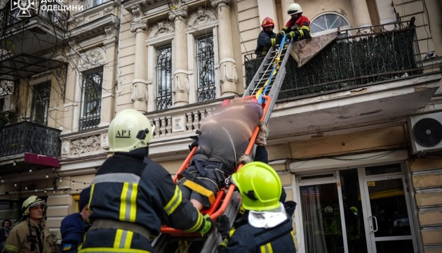 Balcony collapses in Odesa center, two women rescued from under rubble