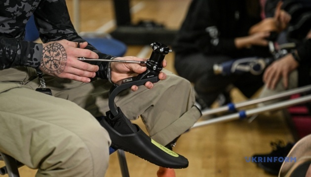 У Запоріжжі захисники, які втратили кінцівки, отримали безкоштовно спортивні протези