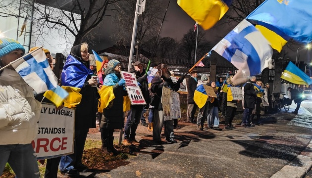 Українська громада провела протест під посольством США в Гельсінкі