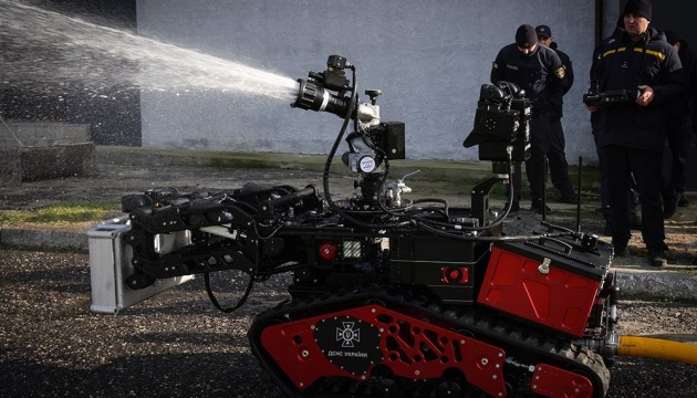 На Миколаївщині випробували французьких пожежних роботів Shark Robotics Colossus