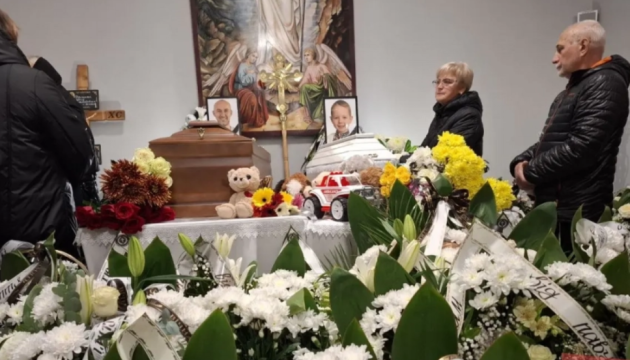 У Тернополі поховали підприємця Віталія Долиняка та його 4-річного сина, які загинули внаслідок атаки РФ