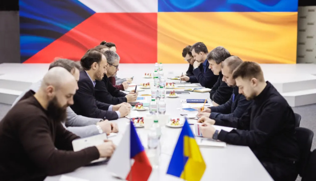 Україна та Чехія обговорили постачання артилерійських снарядів