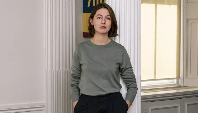 У Британії можуть вилучити з продажу книги Саллі Руні за підтримку забороненої пропалестинської організації