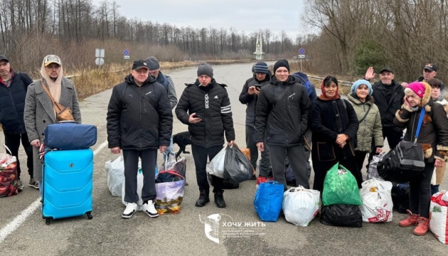 Ucrania entrega 30 civiles rusos a Rusia