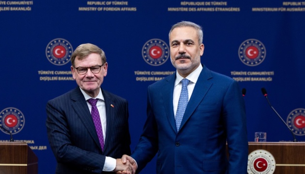 Нам передали бачення російської сторони: глава МЗС Туреччини розповів про візит Наришкіна в Анкару