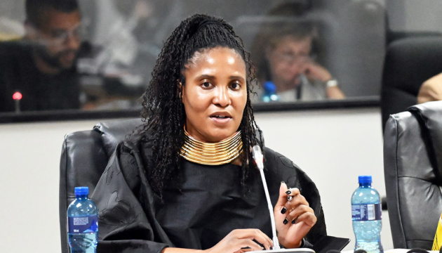 Reclutamiento de africanos para la guerra contra Ucrania: dimite la hija del expresidente sudafricano