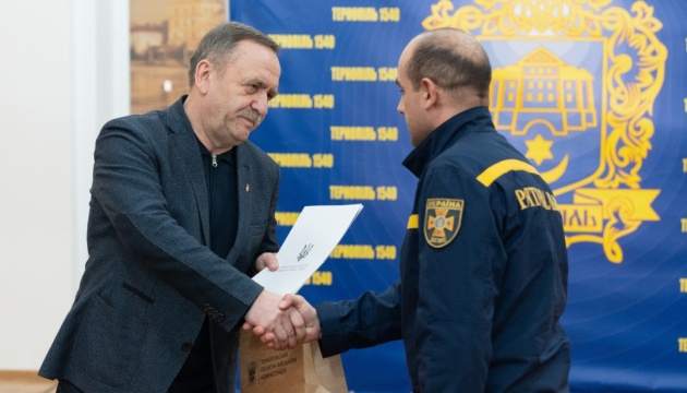 У Тернополі нагородили людей, які рятували жителів під час ракетного удару 19 листопада