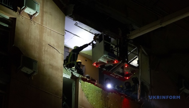 Росіяни випустили по Києву та області близько 36 ракет і майже 600 дронів - Зеленський