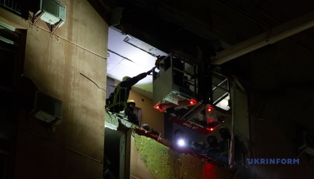 Al menos 2 muertos y 15 heridos en el ataque ruso a Kyiv 