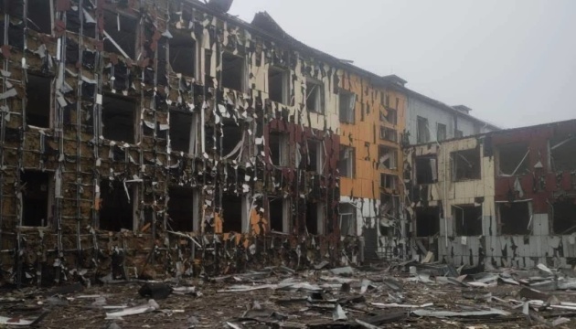 Un lycée détruit par une bombe aérienne guidée russe dans la région de Dnipropetrovsk 