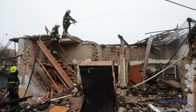 На Київщині через російську атаку загинула людина, 11 постраждали - поліція