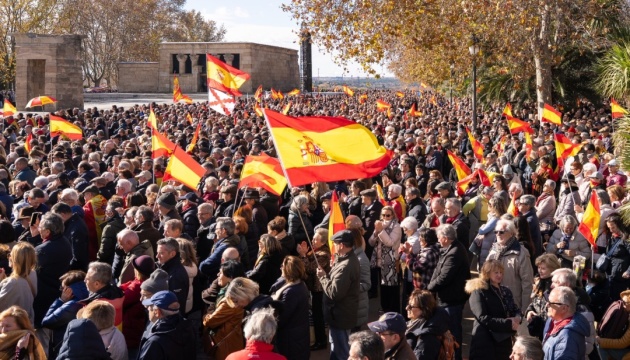 В Іспанії почалися протести - десятки тисяч людей вимагають позачергових виборів