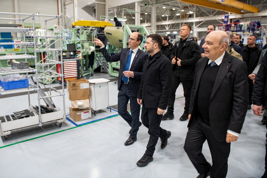 Зеленський у Франції зустрівся з керівництвом французької авіакосмічної компанії Dassault Aviation