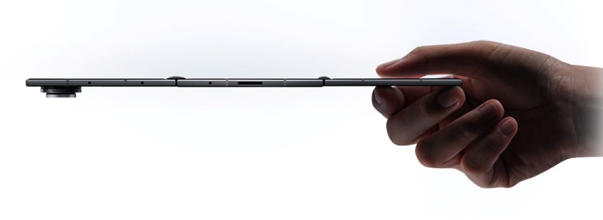 Samsung представив свій перший смартфон з трьома екранами