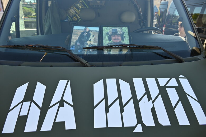 Памʼяті добровольців Сергія Коновала (позивний «Норд») і Тараса Петришина (позивний «Химера»)