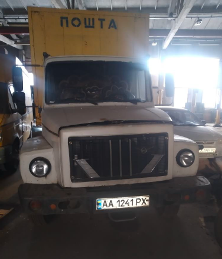 Від раритетів до рекордсменів пробігу: Укрпошта виставляє на продаж 716 автомобілів