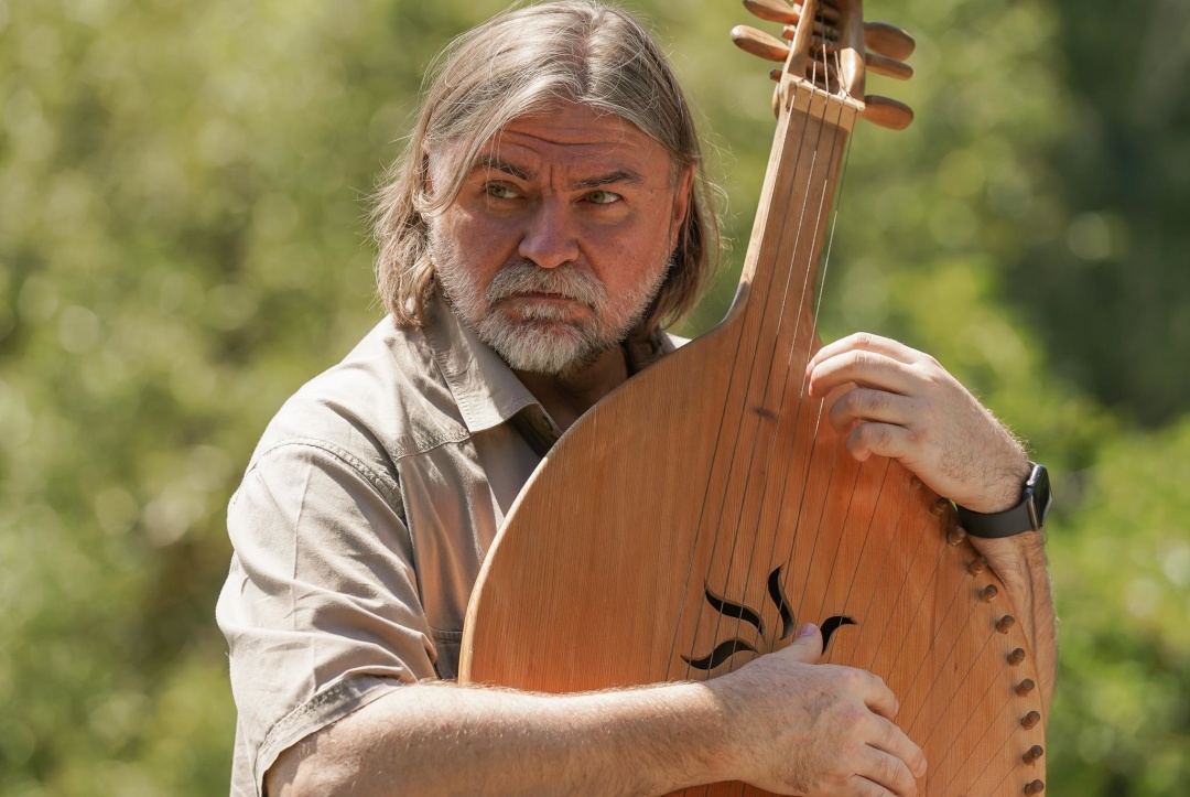 Олесь Санін Бандурист-військовослужбовець Василь Жованик.