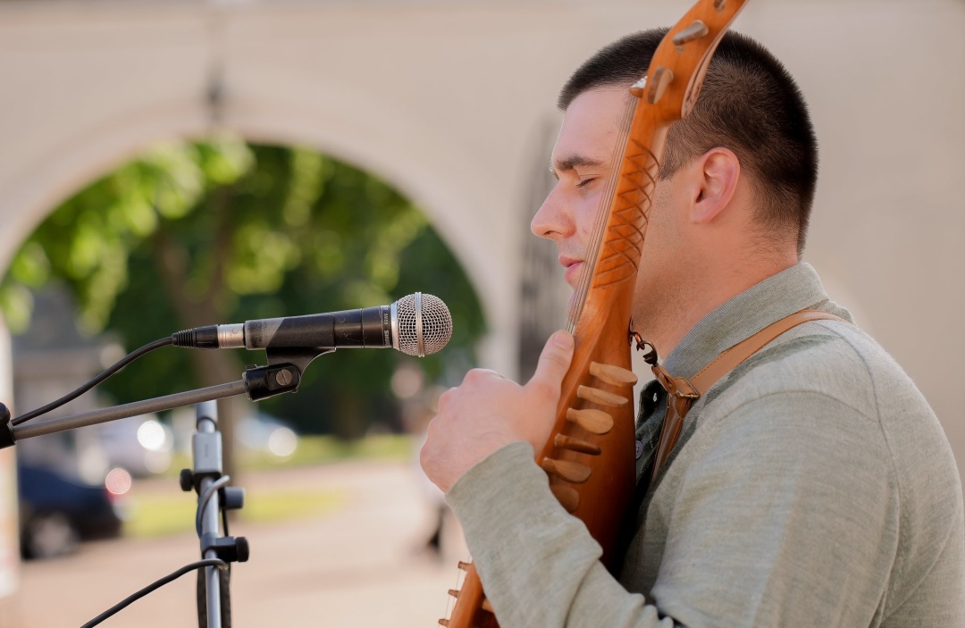 Бандурист-військовослужбовець Василь Жованик.